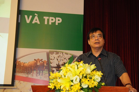 Ông Trần Đình Thiên phát biểu tại hội thảo Phát triển chăn nuôi bền vững, chủ động hội nhập ASEAN và TPP