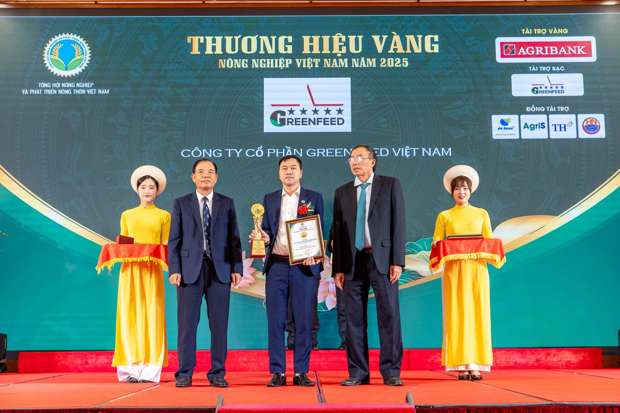 GREENFEED ghi danh Thương hiệu Vàng Nông nghiệp Việt Nam 2025 với bộ ba giải pháp dinh dưỡng và thú y GREENFEED ghi danh Thương hiệu Vàng Nông nghiệp Việt Nam 2025 với bộ ba giải pháp dinh dưỡng và thú y