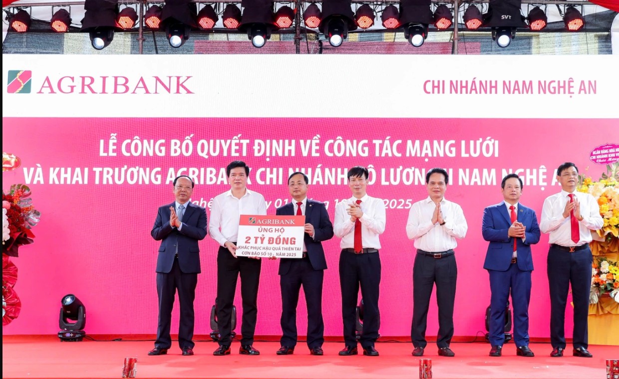 Agribank đồng hành cùng khách hàng và người dân khắc phục thiệt hại sau lũ Agribank đồng hành cùng khách hàng và người dân khắc phục thiệt hại sau lũ