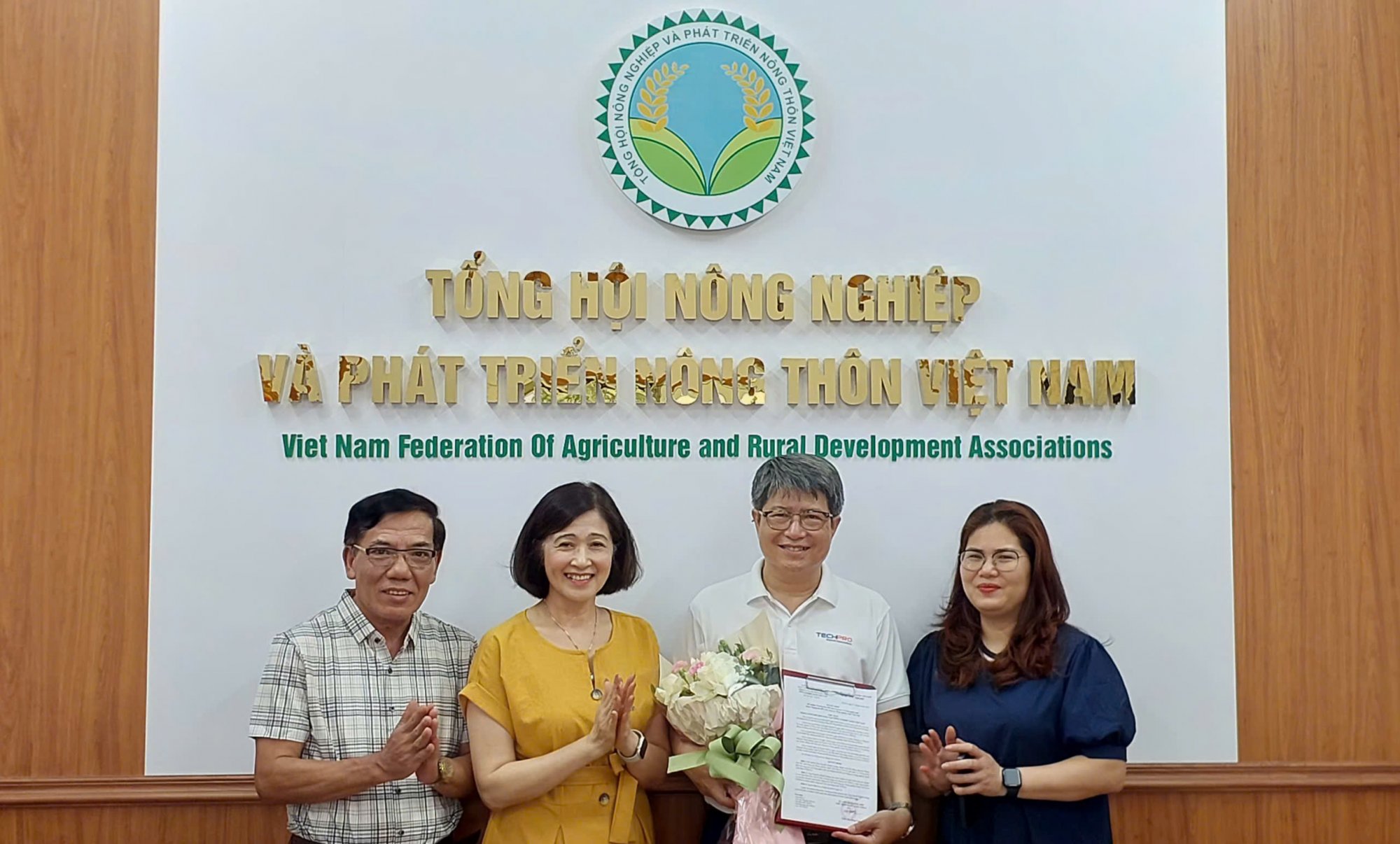 Lễ trao quyết định bổ nhiệm Trưởng Ban Đổi mới sáng tạo và Công nghệ xanh thuộc Mạng lưới Đổi mới sáng tạo Nông nghiệp xanh Việt nam(VINGA) Lễ trao quyết định bổ nhiệm Trưởng Ban Đổi mới sáng tạo và Công nghệ xanh thuộc Mạng lưới Đổi mới sáng tạo Nông nghiệp xanh Việt nam(VINGA)