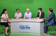 Toạ đàm, lần lượt từ thứ 2 bên trái ông Phạm Anh Tuấn, ông Nguyễn Trí Ngọc, ông Nguyễn Công Tâm, ông Nguyễn Văn Hoàng