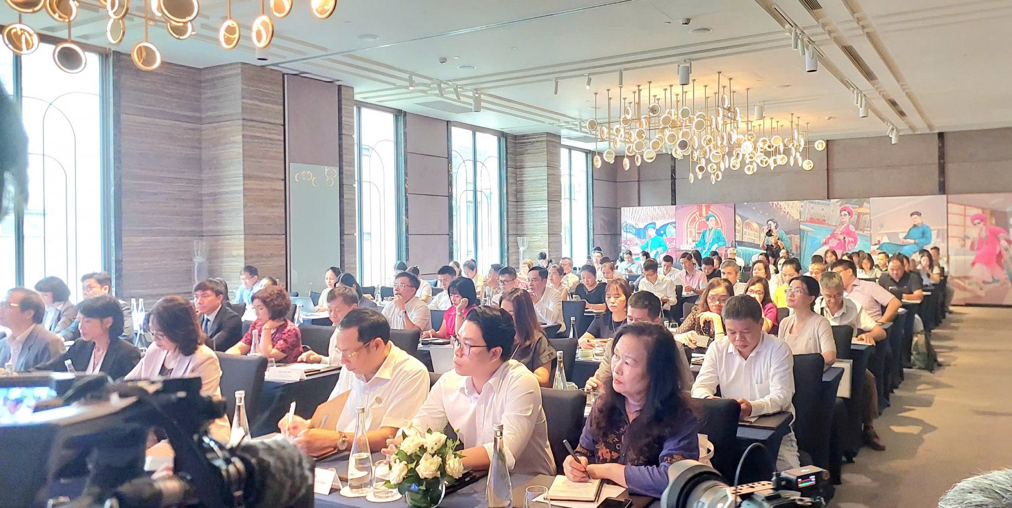 KẾT NỐI NGÂN HÀNG - DOANH NGHIỆP - FINTECH: Mở hướng tiếp cận vốn từ dữ diệu số cho Doanh nghiệp nhỏ và vừa, hộ kinh doanh KẾT NỐI NGÂN HÀNG - DOANH NGHIỆP - FINTECH: Mở hướng tiếp cận vốn từ dữ diệu số cho Doanh nghiệp nhỏ và vừa, hộ kinh doanh